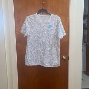 Men’s Nike shirt